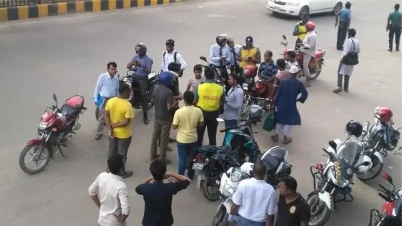 সেনা বা পুলিশ চেকপোস্টে তল্লাশির ভিডিও ধারণ ও প্রচার নিয়ে প্রশ্ন