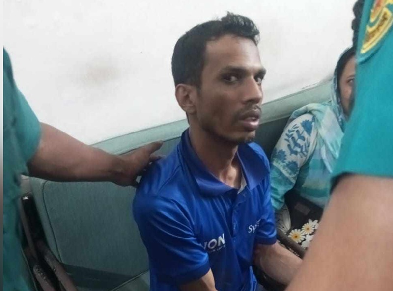 জনতার হাতে ছাত্রলীগের কেন্দ্রীয় নেতা আটক